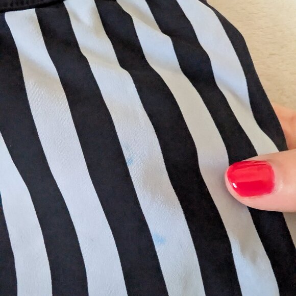 3/$30 Lululemon reversible short shorts - Picture 7 of 9